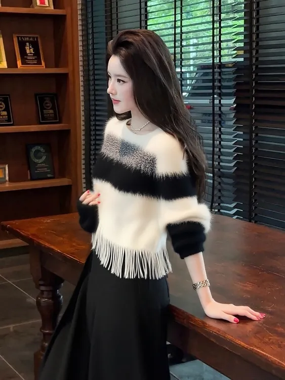 2025绝美秋冬漂亮慵懒感针织衫气质小众穿搭撞色条纹流苏毛衣上衣