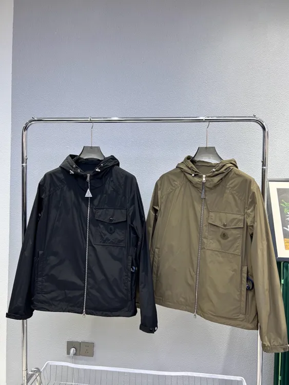 全新未使用Moncler盟可睐 1A00195 皮标logo绿色连帽宽松风衣外套