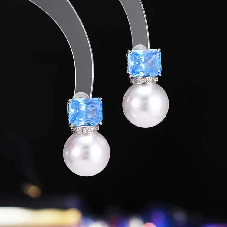 铜合金锆石耳饰 中古高级感几何锆石耳钉轻奢时尚百搭精致耳饰