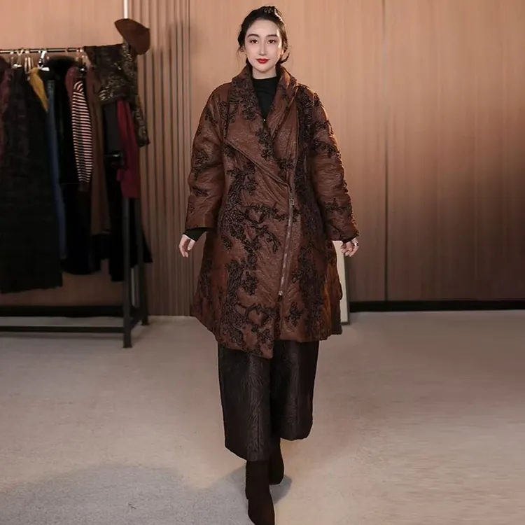 欧货风衣冬季加厚保暖宽松大码立体烧花洋气不规则大衣棉服外套女