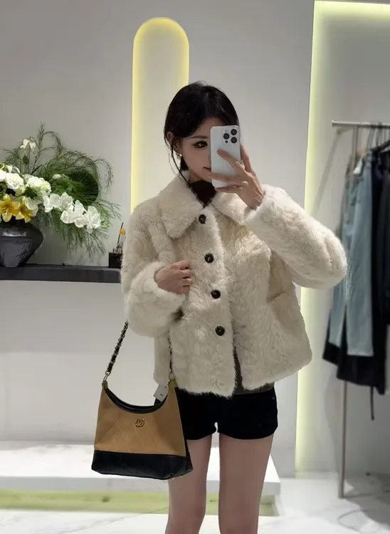 【格子家】高级感时尚软糯舒适皮毛一体短外套女显瘦毛茸茸长袖1127