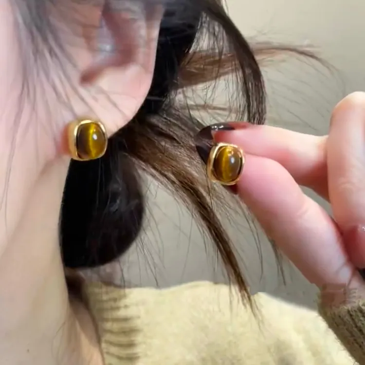 2025新款爆款高级感耳钉复古方块耳环美拉德饰品秋冬小众轻奢耳饰