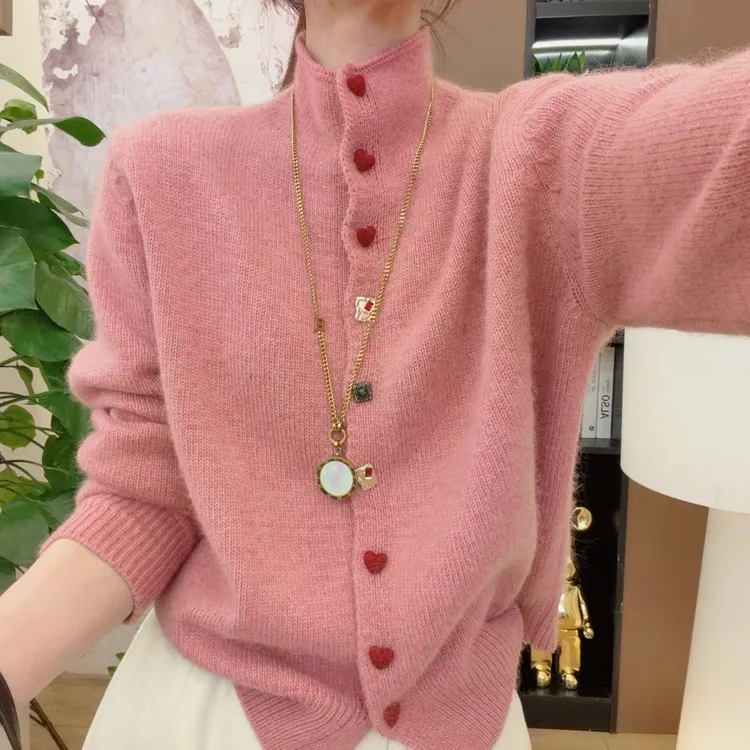 香朵儿【提拉米苏】2026韩版百搭修身显瘦时尚立领爱心扣针织开衫