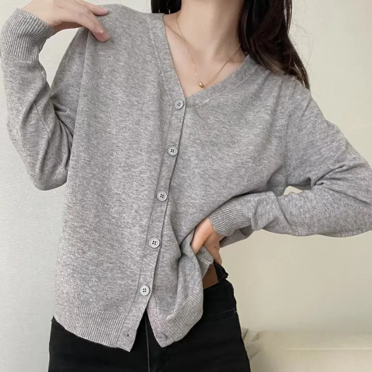 V领单排扣针织开衫女装纯色毛衣女外套秋冬新款慵懒风宽松外套女