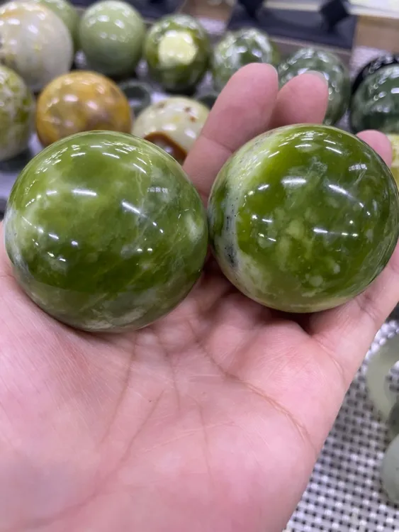 天然岫玉手球一手货源多样性发货以实物为准