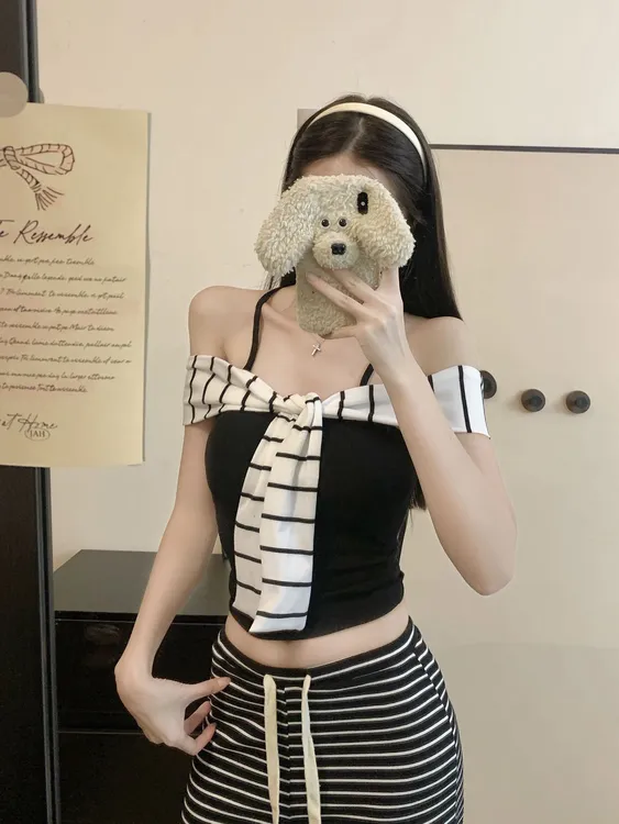 假两件条纹披肩吊带背心女夏韩系辣妹一字肩挂脖抹胸上衣独特漂亮