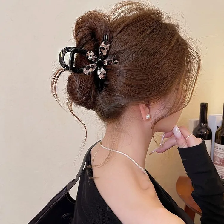 豹纹花朵头发抓夹女高级感2025新款鲨鱼夹后脑勺高马尾盘发夹发饰