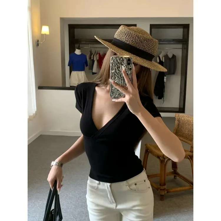 Stayone深V领短款显瘦露腰T恤女2025夏季纯色百搭设计感辣妹正肩