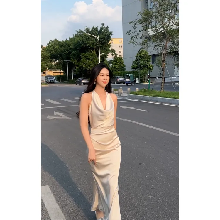 气质荡领缎面质感挂脖吊带修身连衣裙削肩背心收腰长款鱼尾裙