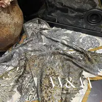 VV&AA 新款高级感印花双面双色小方巾 4124