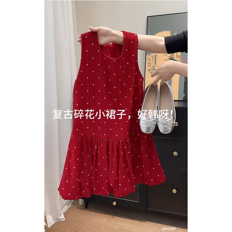 夏季穿搭2025年新款气质高级感简约百搭短裙女显瘦无袖花苞连衣裙