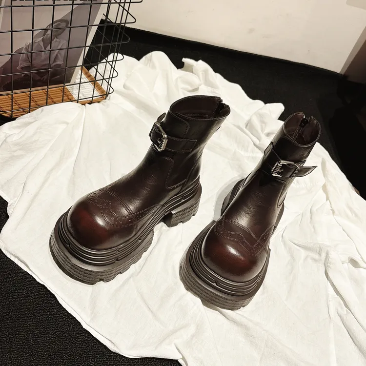 7CM增高~布洛克雕花厚底短靴女2025冬新款马丁靴复古短筒瘦瘦靴女