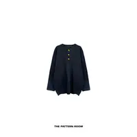  The pattern room｜细节聚焦鎏金异型扣柔织毛衣