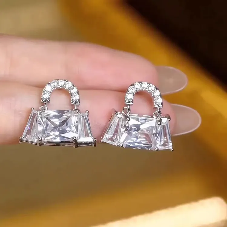 轻奢高级感满钻仿锆包包耳环女小众设计耳钉2026新款时尚百搭耳饰