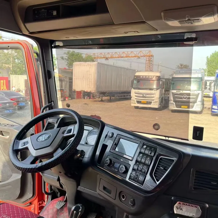 大货车前挡玻璃伸缩遮阳帘透明隔热吸盘式太阳膜