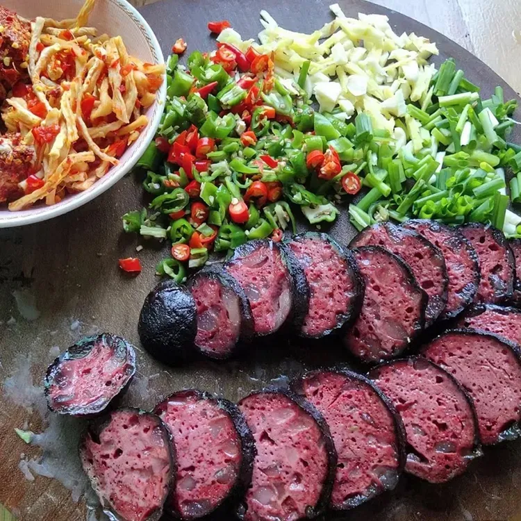 湖南邵阳武冈土特产猪血丸子柴火烟熏猪血丸子多肉圆子血豆腐手工