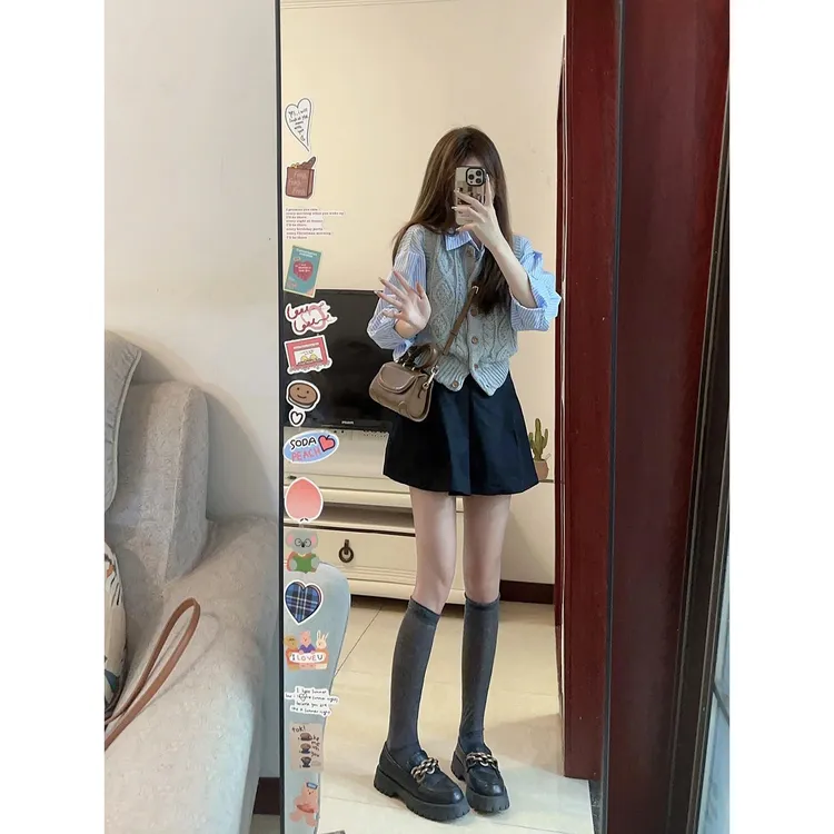 秋季穿搭一整套学院风套装女短款针织开衫马甲叠穿条纹衬衫两件套
