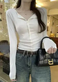 2025秋季辣妹性感小心机V领上衣女纯欲修身显瘦纽扣长袖T恤打底衫