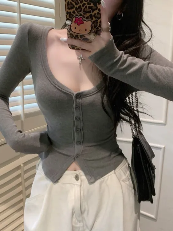 显胸纽扣tee内搭修身打底衫女秋冬新款纯欲辣妹v领长袖上衣春秋款