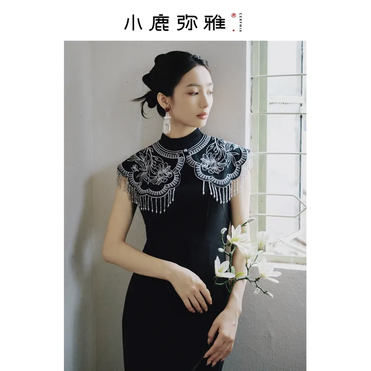 小鹿弥雅《苗》系列原创设计新中式重工流苏刺绣云肩旗袍