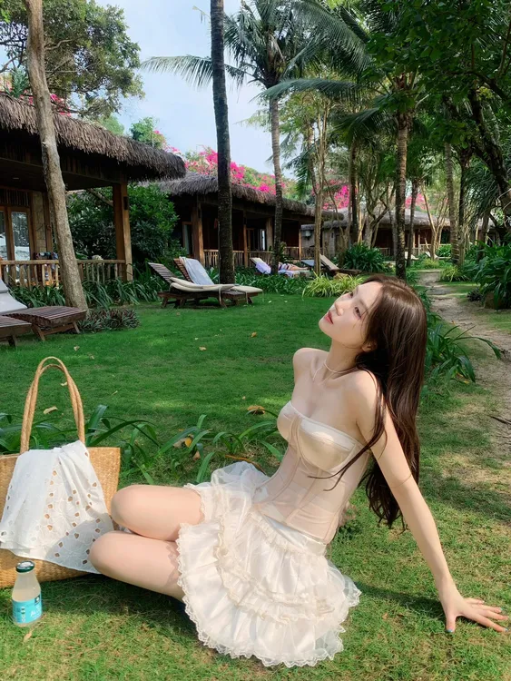 纯欲风甜美辣妹鱼骨裸色露肩抹胸背心上衣女法式网纱拼接蛋糕短裙