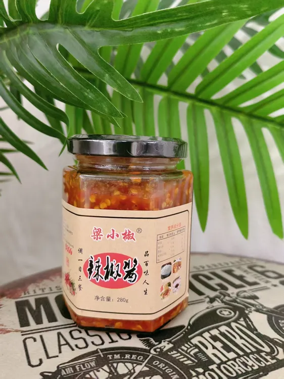 梁小椒无油蒜蓉辣椒酱香辣可口配饭拌面下饭神器萝卜酱辣酱