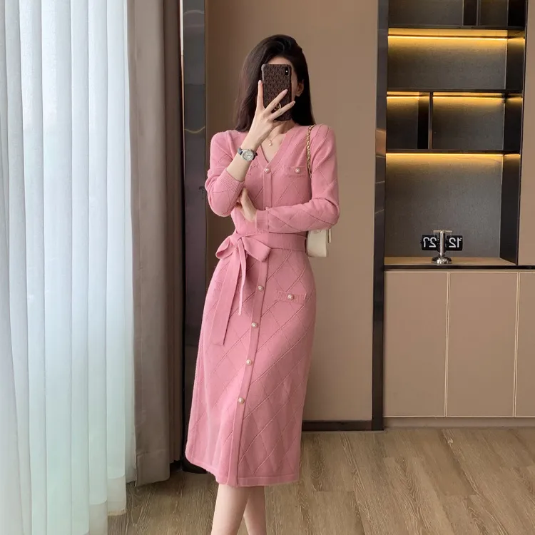 法式小香风名媛气质V领单排扣系带针织裙裙子秋季粉色淑女连衣裙