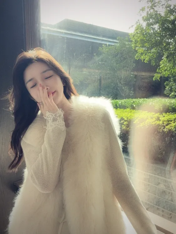 【大静静】“尊绒贵甲”轻松拿捏松弛贵气感山羊绒皮草马甲