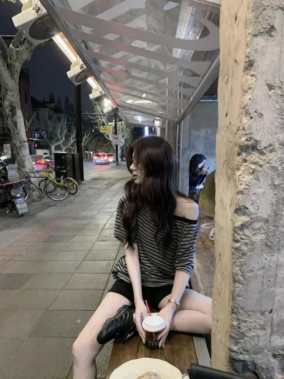 2025时尚简约条纹上衣温柔知性衣服百搭修身显瘦短裙洋气衣服套装