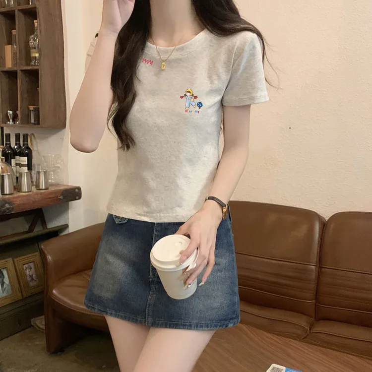 2025新款简约洋气小众t恤女装夏季漂亮显瘦上衣修身休闲百搭短袖