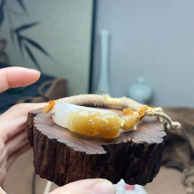 玉佳洋 新疆和田玉糖玉旺财元宝狗狗手牌