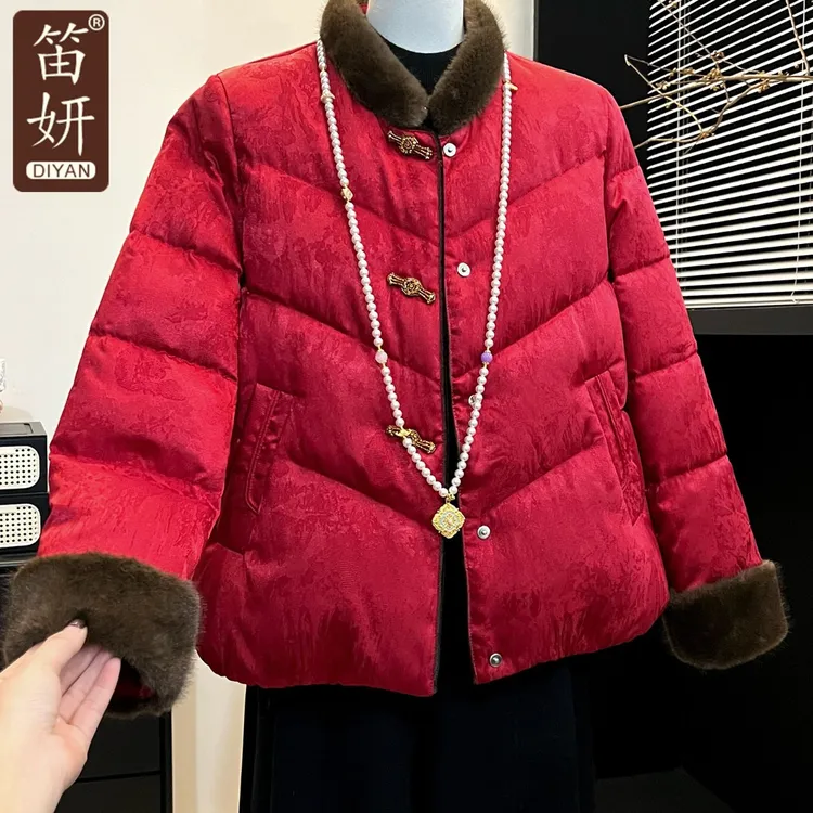 本命年妈妈冬装红色棉袄外套洋气喜婆婆婚宴装新中式国风羽绒棉服