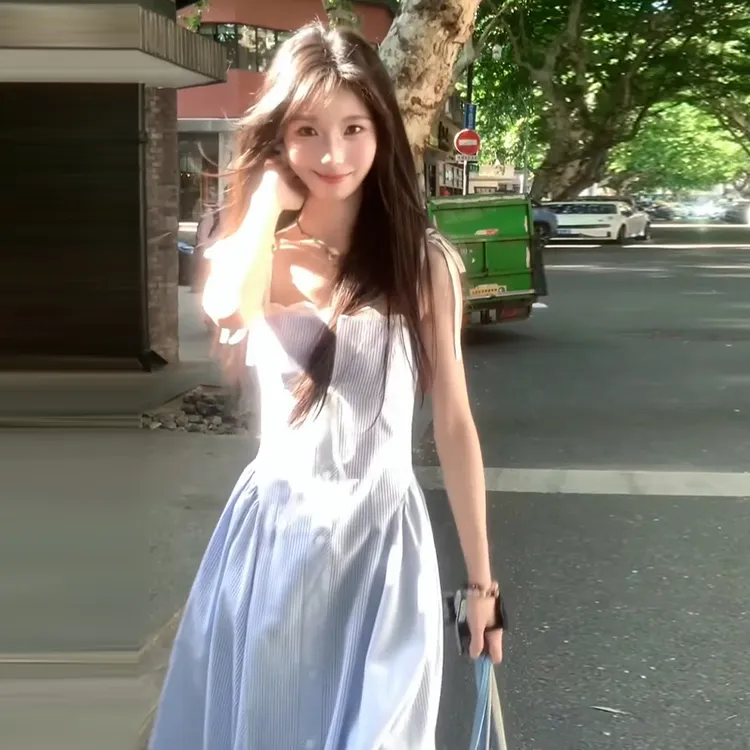 夏款流行裙子掐腰蓝色条纹吊带连衣裙子女夏季2025新款设计感长裙