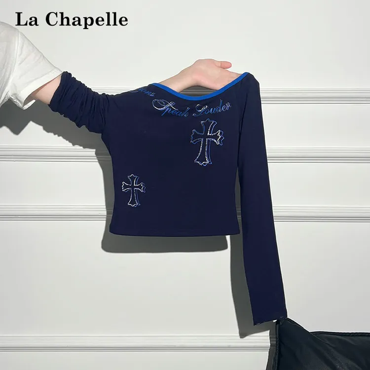 拉夏贝尔美式辣妹独特印花长袖T恤女秋季性感斜领露肩短款小上衣