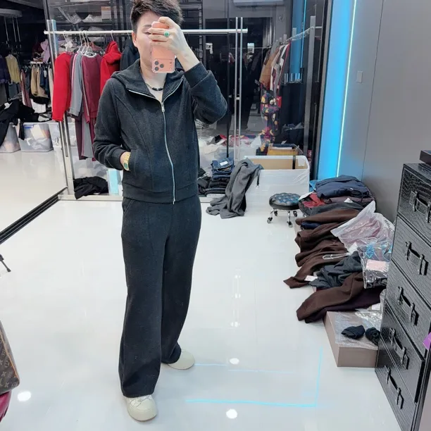 韩版加绒时尚连帽3色轻便套装677美丽