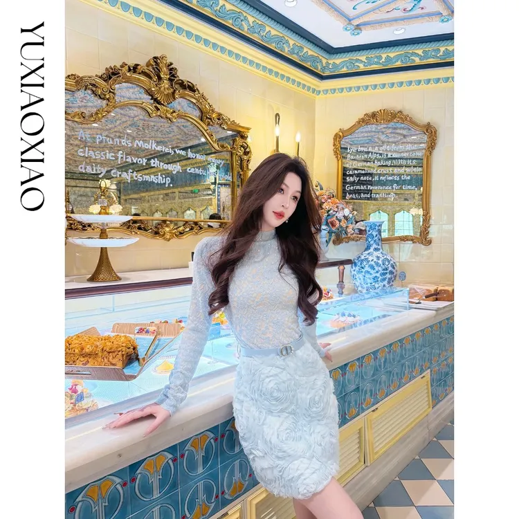 余潇潇【玫瑰往事】气质蕾丝拼接立体花朵修身连衣裙&泡泡袖上衣