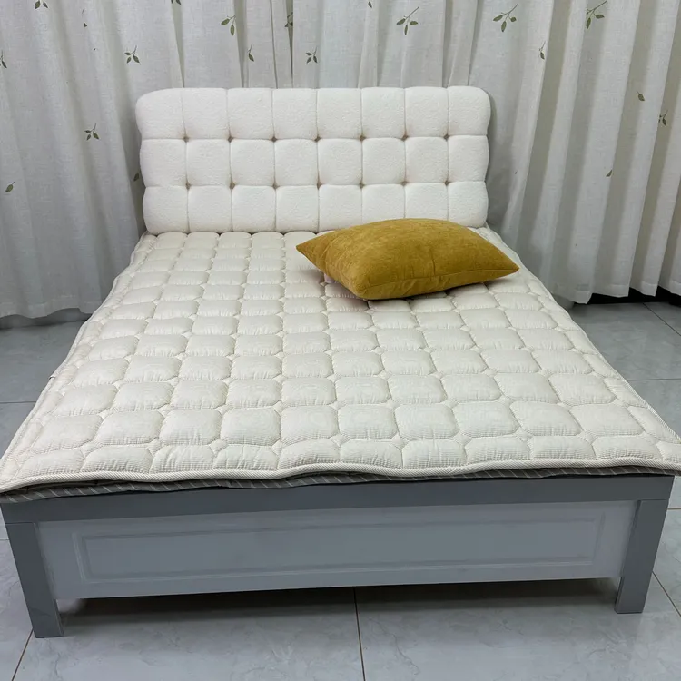 正规标准尺寸折叠软床垫加厚绗缝工艺透气酒店家用榻榻米防潮垫子