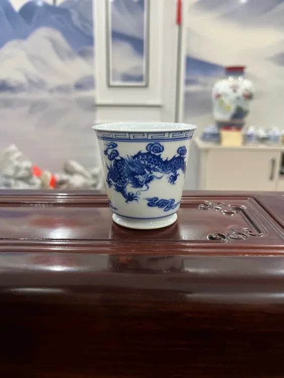 手绘青花龙凤呈祥玲珑主人杯陶瓷品茗杯