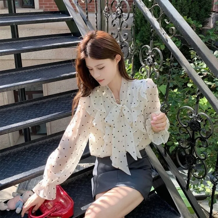 2025新款法式高级感荷叶边波点衬衫女秋季设计感绑带宽松别致上衣