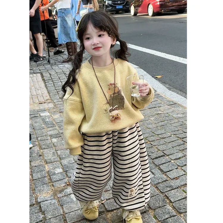 女童加绒卫衣套装2025新款秋冬季儿童卡通上衣条纹裤两件套