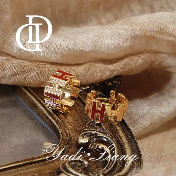 925银耳饰 梁雅帝新品【红金字母H皇冠】气质百搭时尚纯银耳饰