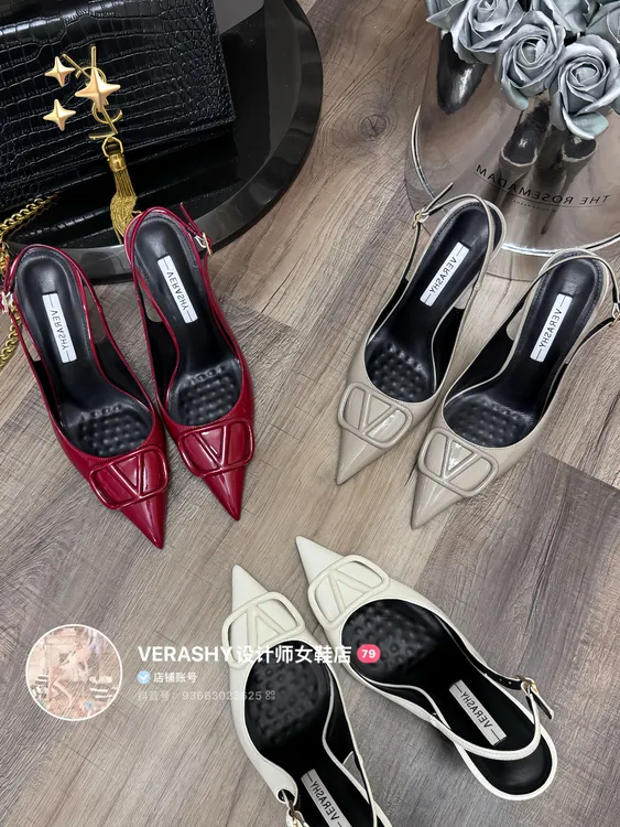 【VERSHY】华家V扣 开春新款 25年性感漆皮后空细跟尖头高跟鞋