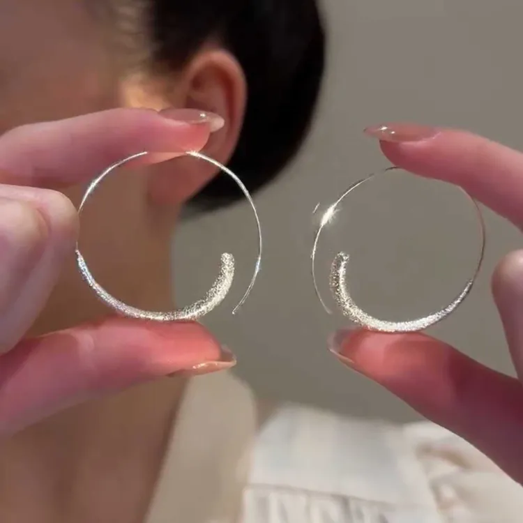 铜合金耳饰 时尚冷淡风磨砂耳圈高级感气质简约日常金属圈圈耳环