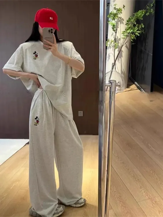300斤大码韩国运动风套装女胖mm米奇刺绣上衣休闲阔腿裤两件套ins