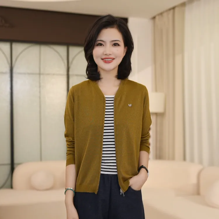 枫竺阿楠anan绵羊毛气质v领爱心钉扣针织衫女秋季拉链棒球服外套