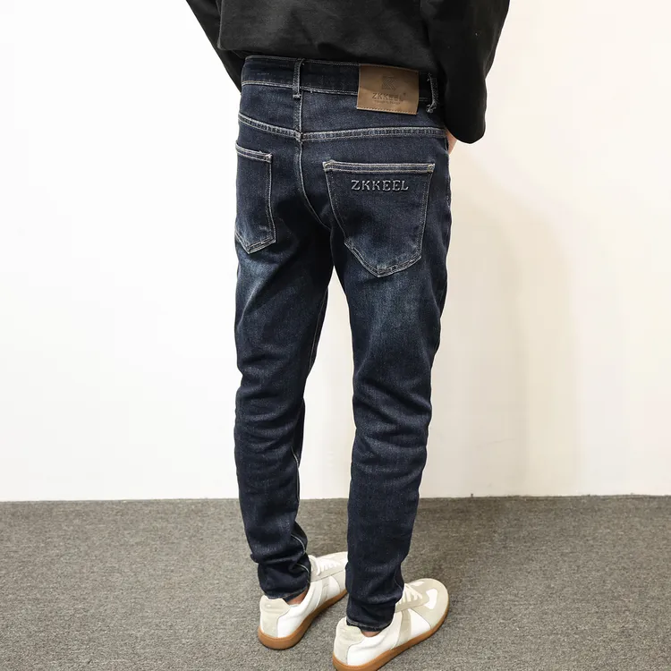 2025深蓝色牛仔裤男修身小脚弹力长裤理发师字母百搭韩式潮流时尚
