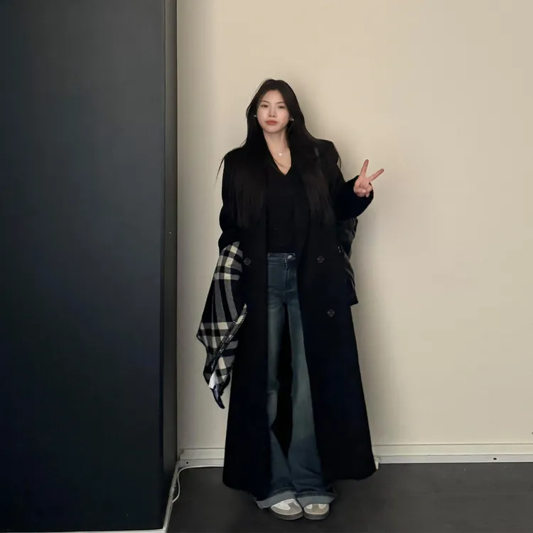 黑色正肩呢子大衣女高级感2025秋冬新款小个子休闲宽松毛呢外套
