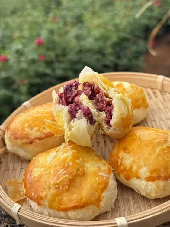 云南云尚鲜花做的鲜花饼云尚滋味甄选甜点点心月饼蛋糕特产玫瑰