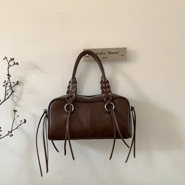 手提包包新款大容量高级感百搭通勤斜挎枕头包法式头层软皮腋下包