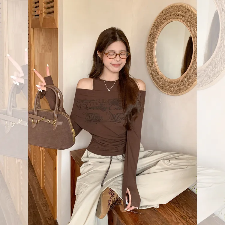 假两件拼接字母印花挂脖长袖T恤女2025年秋季褶皱打底衫短款上衣